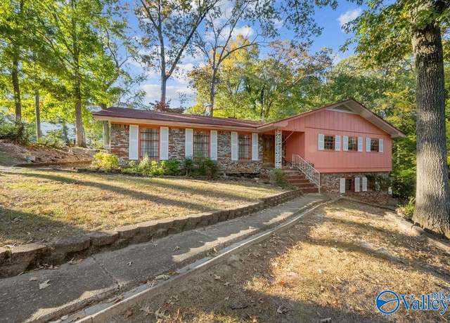Property at 209 Oak Dr, Gadsden, AL 35901, 4 beds, 2 baths