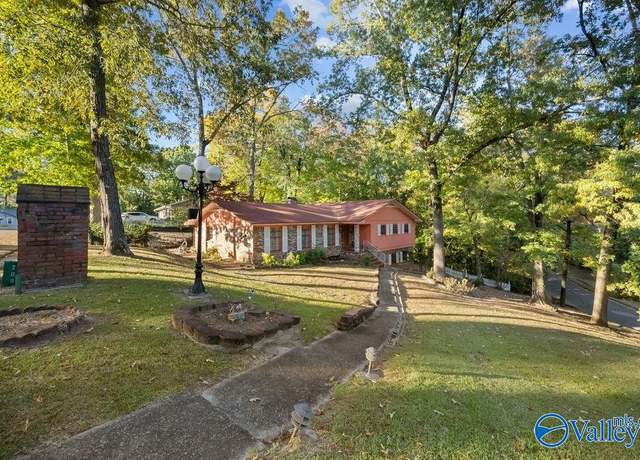 Property at 209 Oak Dr, Gadsden, AL 35901, 4 beds, 2 baths