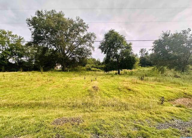 Property at 671 Hickory St, Boaz, AL 35956