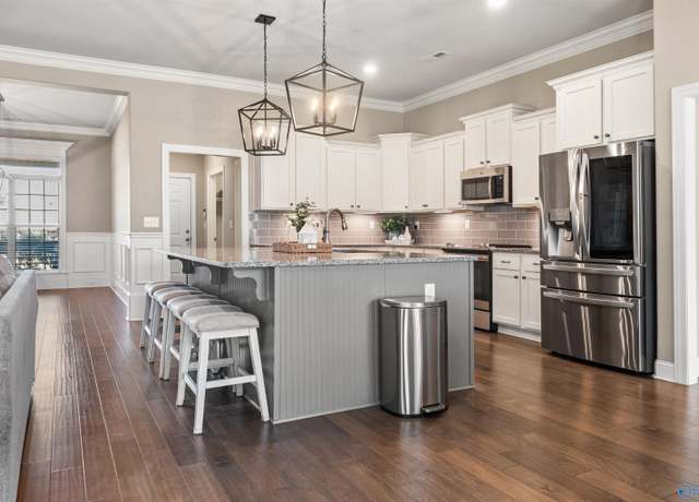 Property at 181 Somerton Dr, Huntsville, AL 35811, 4 beds, 3 baths