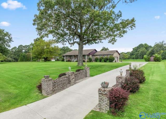 Property at 1545 Friendship Rd NE, Arab, AL 35016, 3 beds, 2 baths
