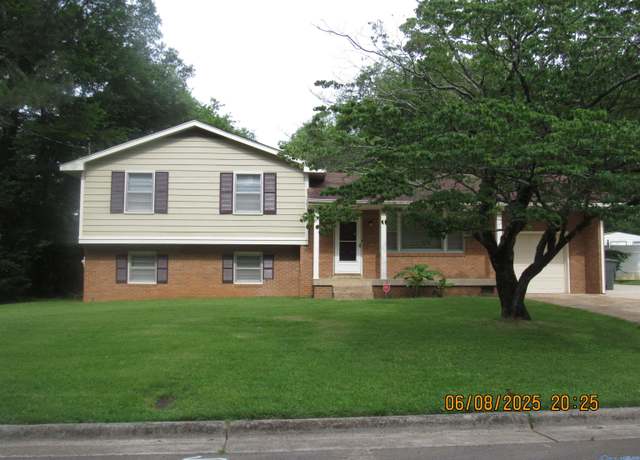 Property at 4007 Glendale Ln, Huntsville, AL 35810, 3 beds, 2 baths