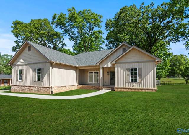 Property at 200 6th St NE, Arab, AL 35016, 3 beds, 2 baths