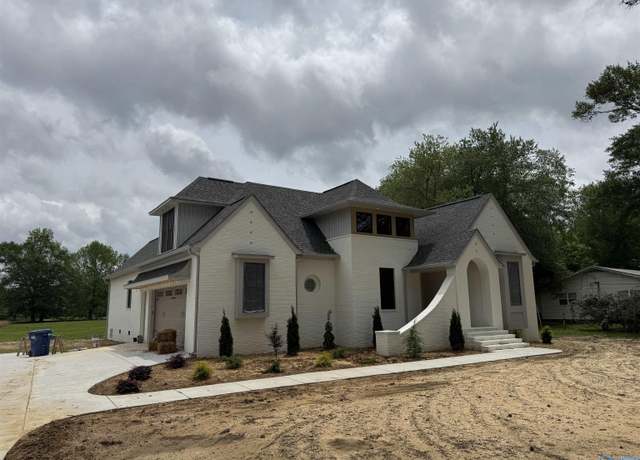 Property at 1718 Walnut St, Albertville, AL 35950, 4 beds, 3.5 baths