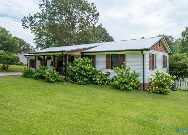Property at 84 Hickory Ln, Jacksonville, AL 36265, 3 beds, 2 baths