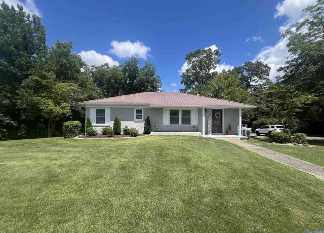 Property at 712 4th Ave SW, Cullman, AL 35055, 3 beds, 2 baths