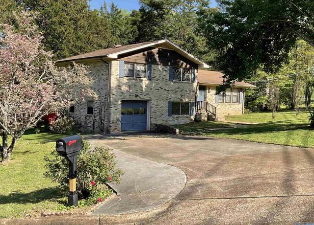 Property at 3931 Neptune Dr NW, Huntsville, AL 35810, 4 beds, 2 baths
