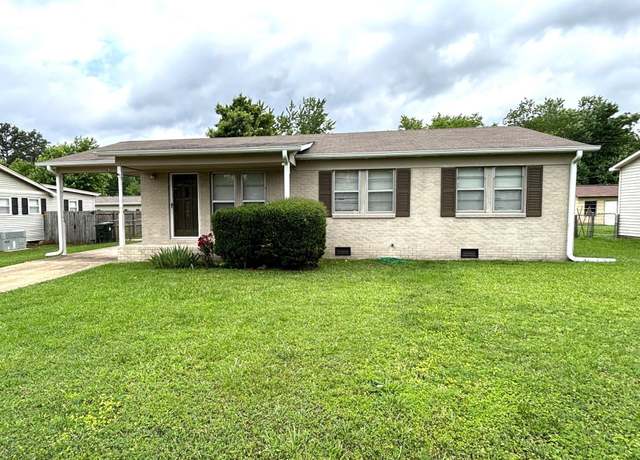 Property at 1300 7th Ave, Athens, AL 35611, 3 beds, 2 baths