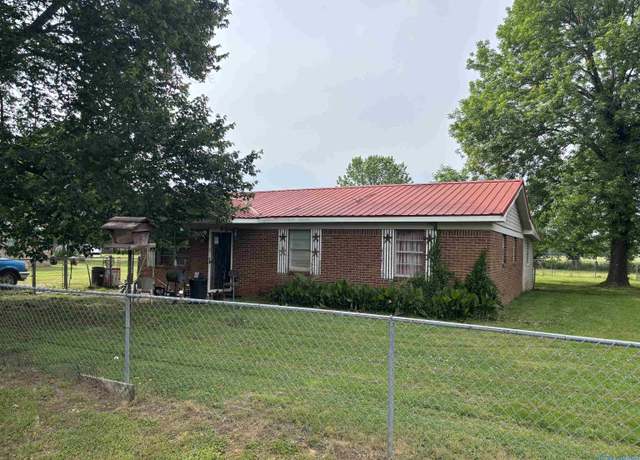 Property at 135 Willoughby Dr, New Hope, AL 35760, 3 beds, 1 bath