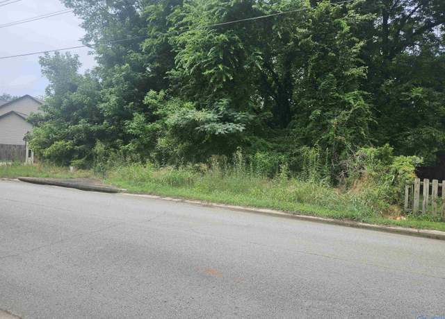 Property at 1 Lovelady St, Hartselle, AL 35640