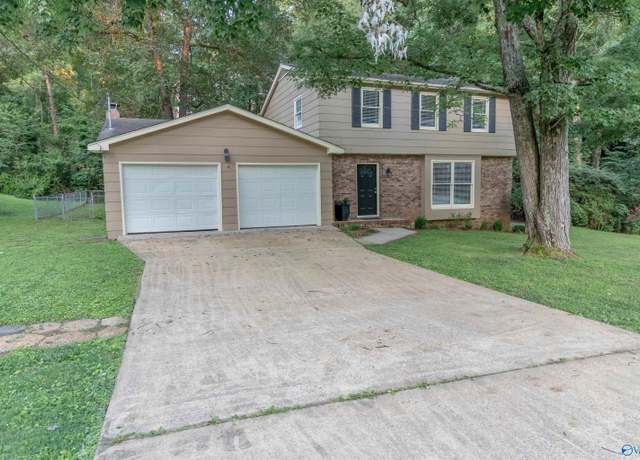 Property at 2211 Hickory Hill Dr, Guntersville, AL 35976, 4 beds, 2.5 baths