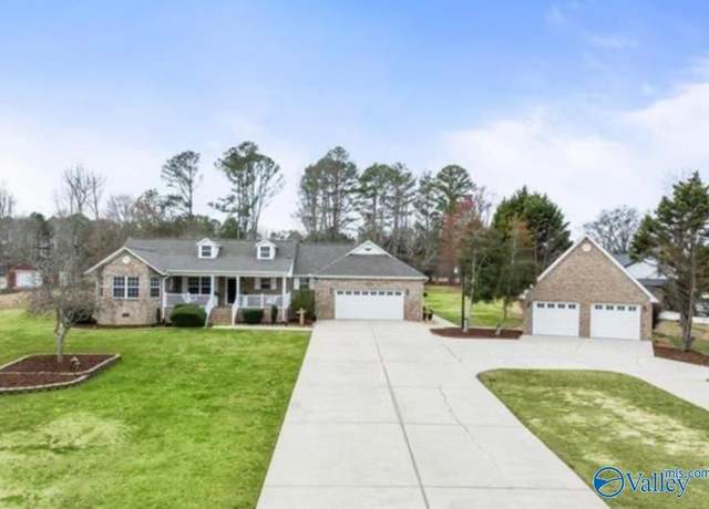 Property at 2185 Oak Dr, Boaz, AL 35956, 4 beds, 2.5 baths