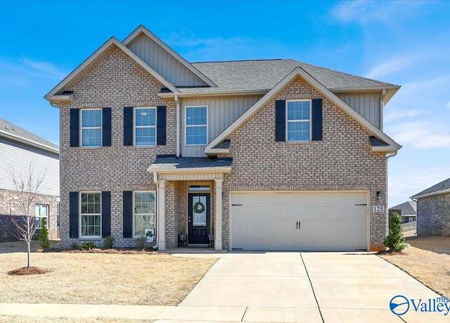 Property at 125 Heritage Lakes Blvd, New Market, AL 35761, 4 beds, 2.5 baths