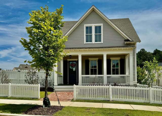 Property at 11 Eddy St NW, Huntsville, AL 35806, 3 beds, 2.5 baths