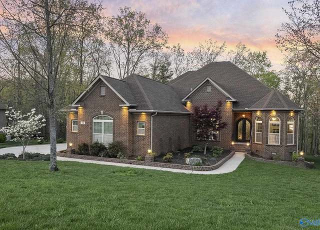 Property at 52 Bluff View Dr SE, Huntsville, AL 35803, 4 beds, 3.5 baths