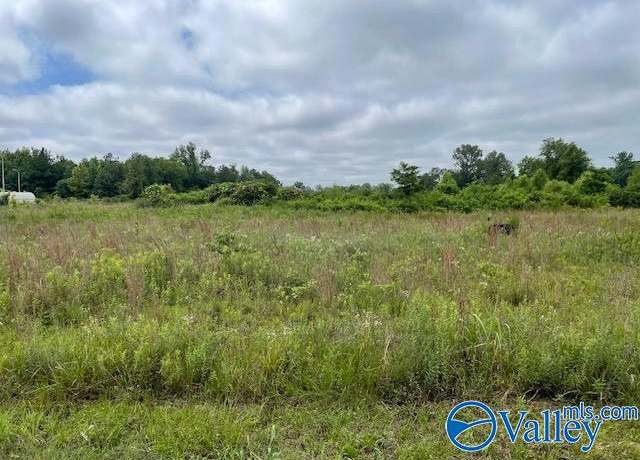 Property at 10 Old Trinity Rd, Decatur, AL 35601