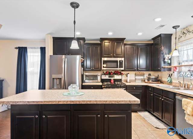 Property at 613 Durbin Ln, Madison, AL 35756, 3 beds, 2 baths