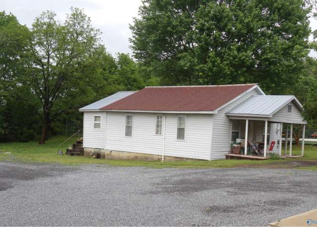 Property at 556 NW 1st Ave, Arab, AL 35016, 2 beds, 1 bath