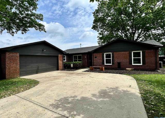 Property at 2704 Mctavish Ave SW, Decatur, AL 35603, 3 beds, 2 baths