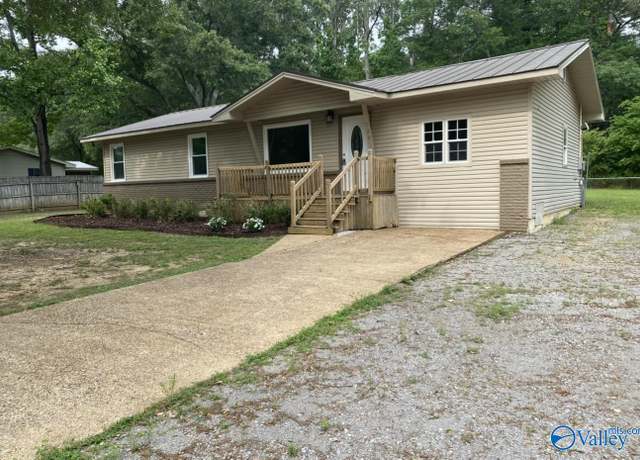 Property at 230 Hampton Rd, Hartselle, AL 35640, 3 beds, 1 bath