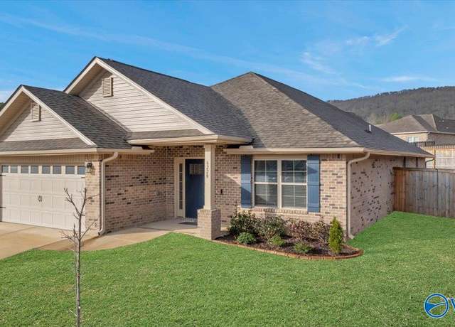 Property at 6220 SE Eagle Point Cir, Owens Cross Roads, AL 35763, 4 beds, 3 baths