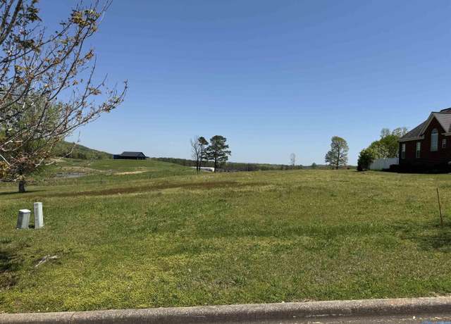 Property at 27 Silver Lakes Blvd E, Gadsden, AL 35905