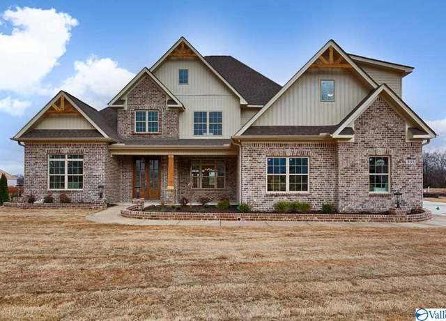 Property at 335 Kendallwood Dr, Meridianville, AL 35759, 4 beds, 3 baths