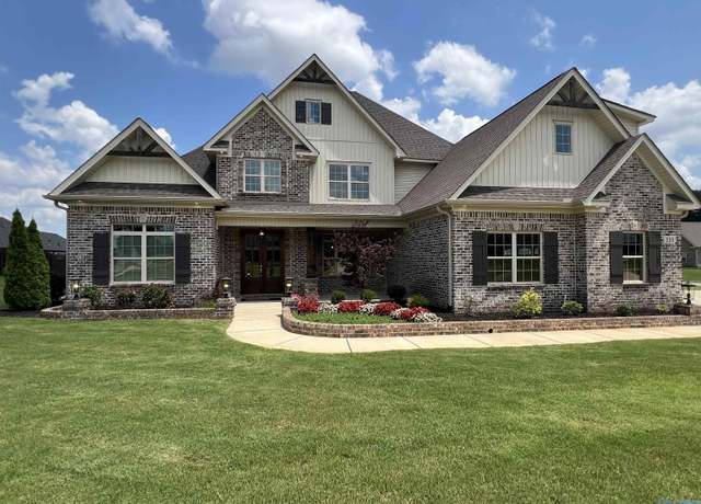 Property at 335 Kendallwood Dr, Meridianville, AL 35759, 4 beds, 3 baths