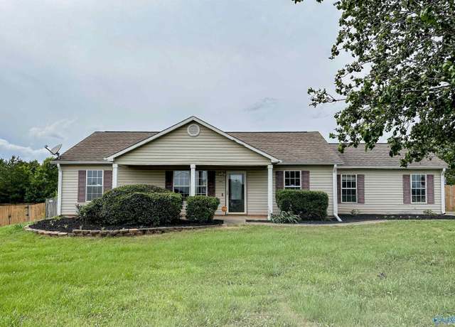 Property at 100 Meadow Green Dr, New Market, AL 35761, 3 beds, 2 baths