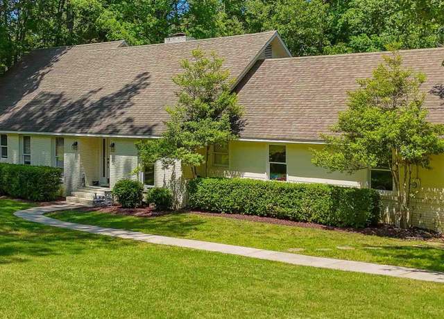 Property at 2806 Wisteria Pl SE, Decatur, AL 35603, 5 beds, 3.5 baths