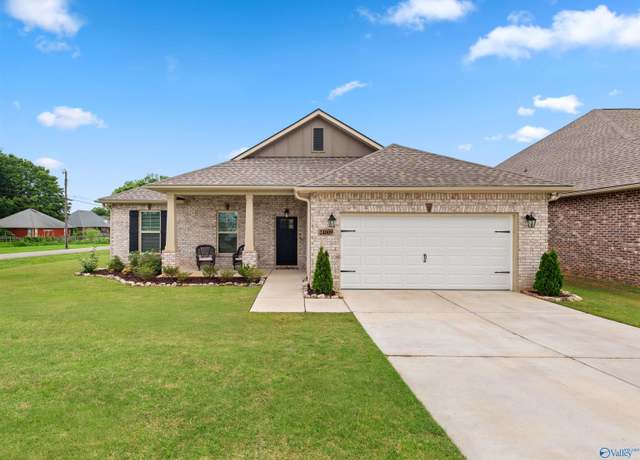 Property at 24009 Quints Dr, Athens, AL 35613, 4 beds, 2 baths
