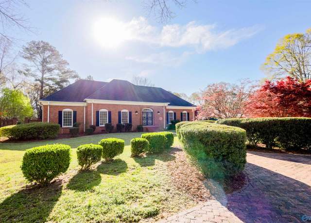 Property at 1706 Woodmont Dr, Decatur, AL 35601, 4 beds, 3 baths