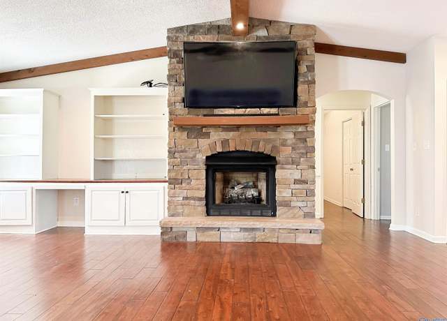 Property at 2806 Longfellow Ct SW, Decatur, AL 35603, 3 beds, 2 baths