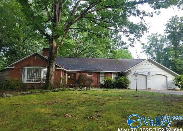 Property at 423 Country Club Dr, Gadsden, AL 35901, 4 beds, 3.5 baths