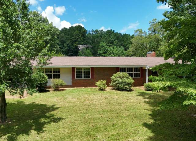 Property at 1168 Gandys Cove Rd, Falkville, AL 35622, 2 beds, 3 baths