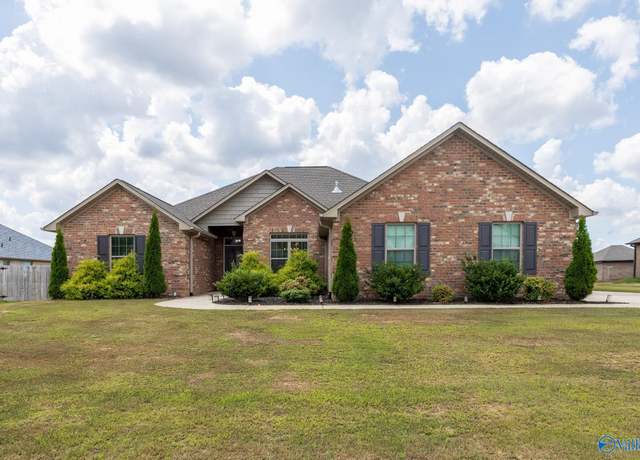Property at 26652 Fox Cove Trl, Athens, AL 35613, 4 beds, 3 baths