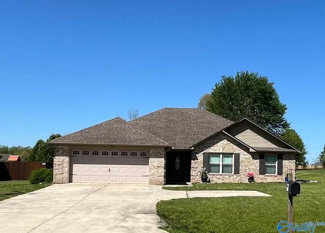 Property at 18243 East Limestone Rd E, Athens, AL 35613, 4 beds, 2 baths