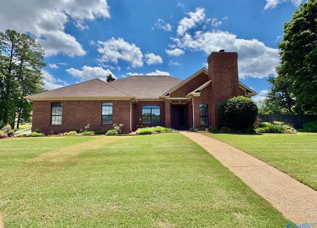 Property at 194 Greenlawn Dr NE, Meridianville, AL 35759, 3 beds, 2 baths