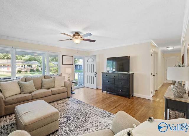 Property at 302 Woodall Ln, Scottsboro, AL 35768, 3 beds, 1.5 baths