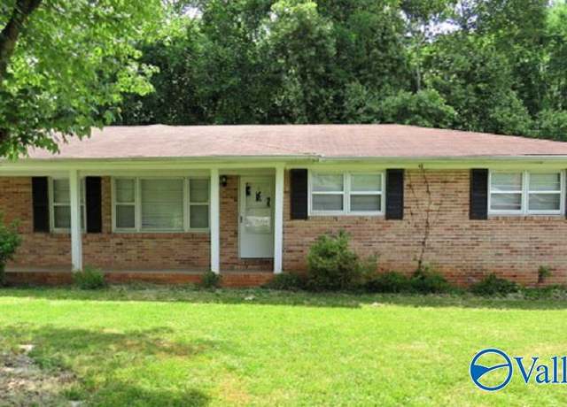Property at 5002 Ortega Cir NW, Huntsville, AL 35810, 3 beds, 2 baths