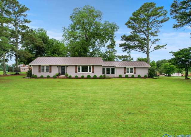 Property at 2787 Nance Ford Rd, Hartselle, AL 35640, 4 beds, 2 baths