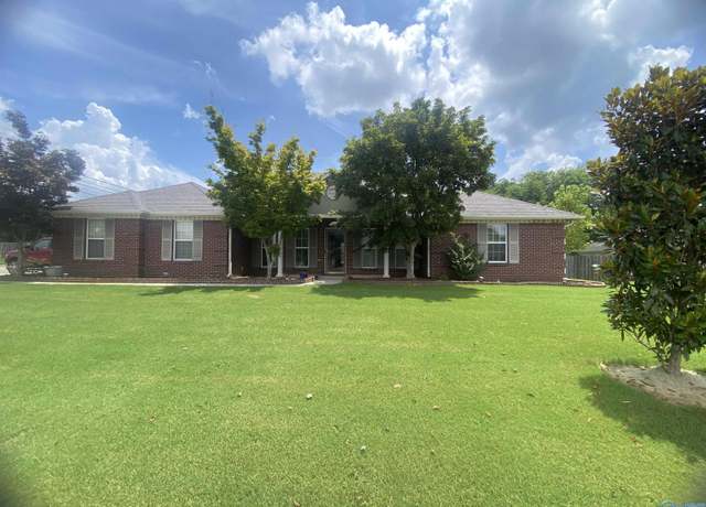 Property at 100 Shallowhill Rd, Huntsville, AL 35811, 4 beds, 2.5 baths