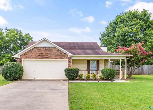 Property at 242 Stone Hill Dr, Huntsville, AL 35811, 3 beds, 2 baths