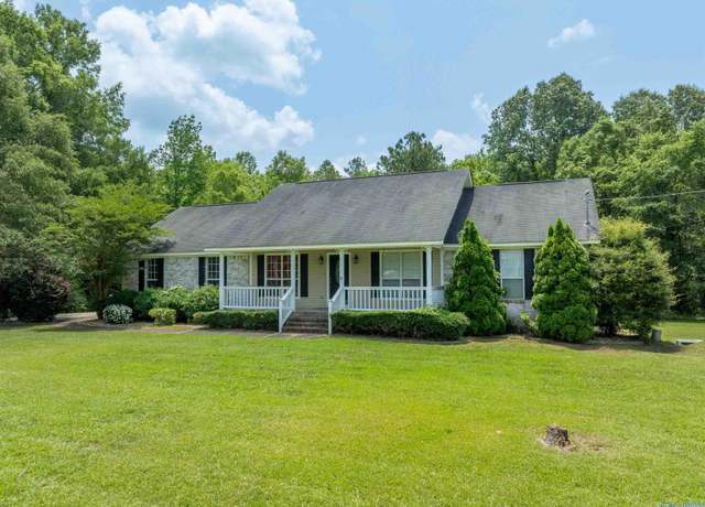 Property at 207 Sharp Dr, Gadsden, AL 35903, 3 beds, 2 baths