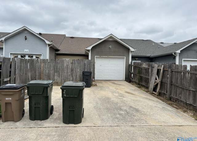 Property at 431 Autumnwood Dr, Decatur, AL 35601, 2 beds, 2 baths