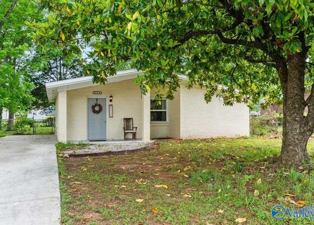 Property at 403 NW 14th Ave, Decatur, AL 35601, 3 beds, 1 bath