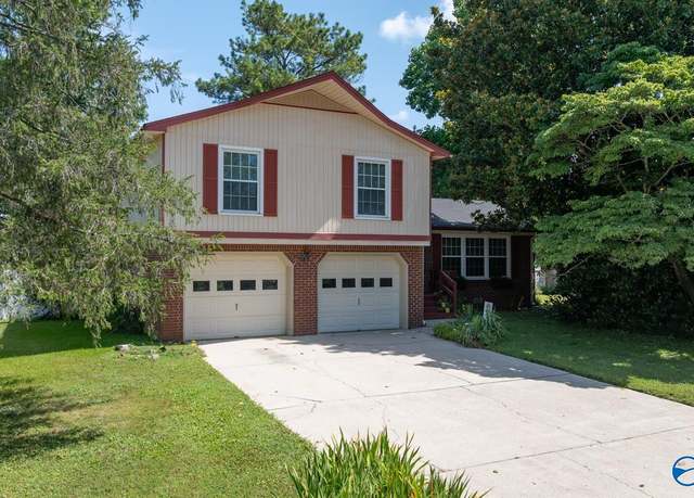 Property at 2103 Bideford Dr SW, Huntsville, AL 35803, 4 beds, 2.5 baths