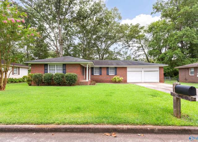Property at 218 Manor St, Gadsden, AL 35901, 3 beds, 2 baths
