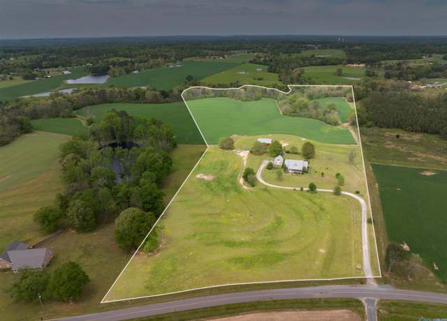 Property at 3297 Hambrick Dr, Boaz, AL 35957, 3 beds, 2 baths