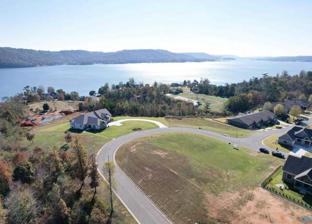 Property at 11 Gl Ridge Cir, Guntersville, AL 35976